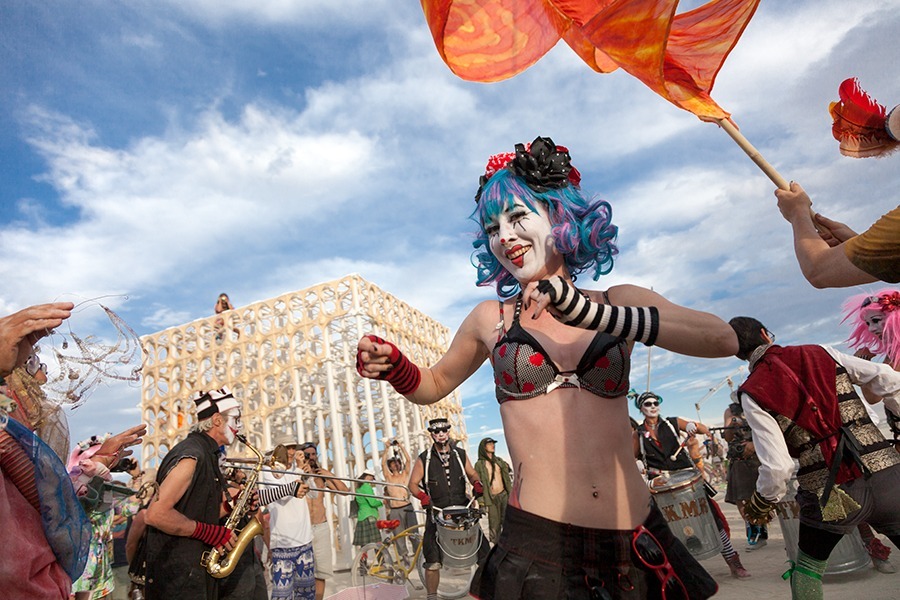 Renaissance. Renaixement by Pink Intruder. Burning Man. Burning Fallas